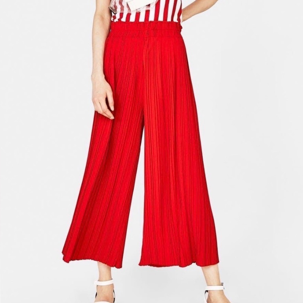 Bershka Red Pleated Wide Leg Cropped Pants XS